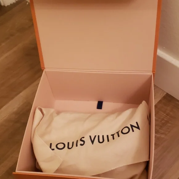 Louis Vuitton Favorite PM Monogram Canvas Crossbody Clutch NWT w/ Box Dust Bag - Picture 8 of 9